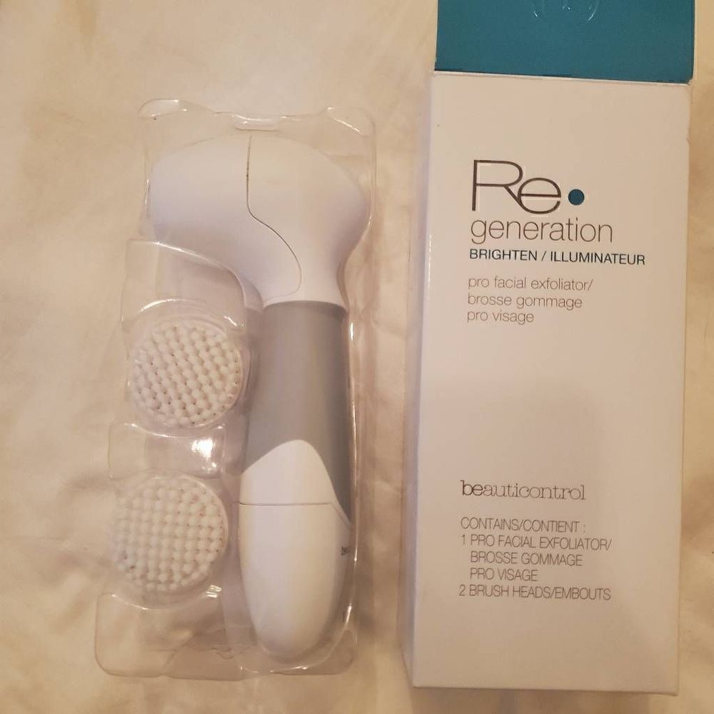 NEW Beauticontrol Regeneration Brighten Pro Facial Exfoliator with 2 Brush heads